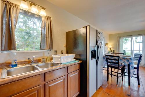 Breezy Kailua-Kona Bungalow w/ Lanai & Ocean View! in Kalaoa (HI)
