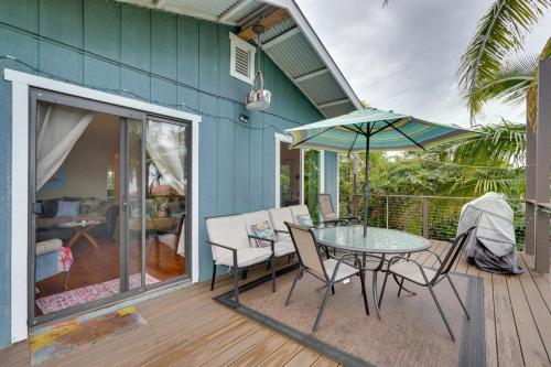 Breezy Kailua-Kona Bungalow w/ Lanai & Ocean View! in Kalaoa (HI)