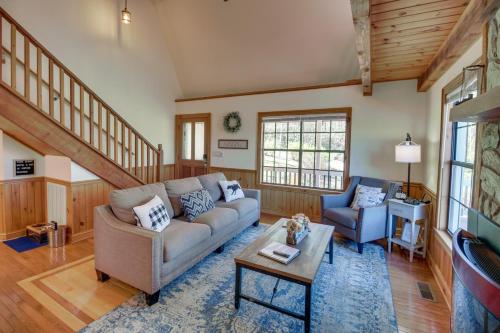 Rustic Ellijay Cabin with Fire Pit and Mtn Views! in Ellijay, USA
