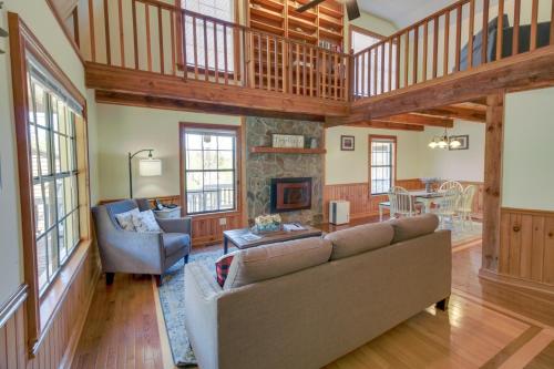 Rustic Ellijay Cabin with Fire Pit and Mtn Views! in Ellijay, USA