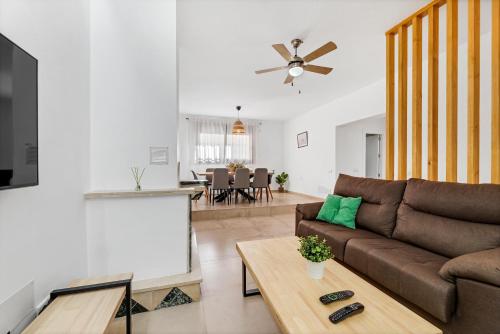 ห้องส่วนกลางสำหรับนั่งเล่น/ดูทีวี, Casa del puerto, encanto junto al mar in ปวยร์โต เด เอสเตโปนา