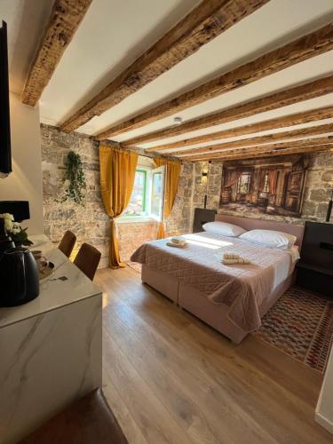 Vale, Split