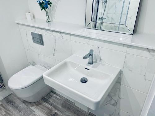 SEC HYDRO Executive Triplex Townhouse, Glasgow City Central, 3 Bedrooms/3 Bathrooms, 1 Living room/kitchen, 3 Floors, Master Bed's TERRACE, Main door, Garden, (Gym/Sauna/Steam/Indoor Swimming Pool Access), Parking - By CALA Homes, Glasgow (foto 8)