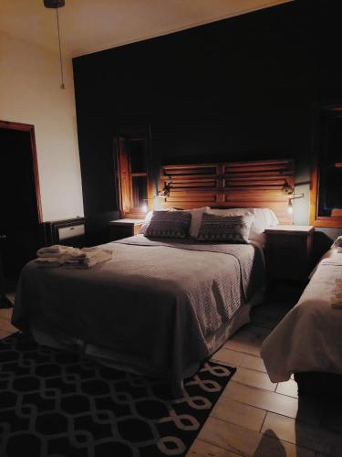 1 king bed, 2 twin beds