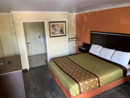 Rivera Inn & Suites Motel - Accommodation - Pico Rivera