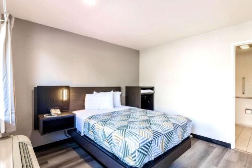 Motel 6 Carlsbad, CA - Near Legoland Room Type - Double Room - Disability Access