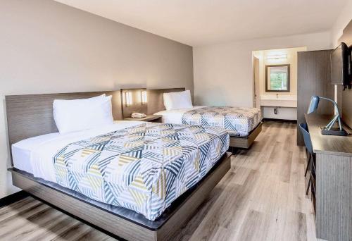 2 double beds