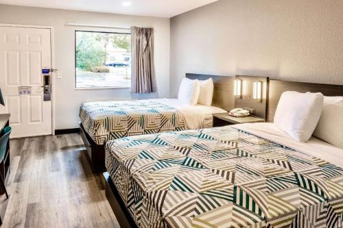 Motel 6 Carlsbad, CA - Near Legoland Room Type - Quadruple Room - Smoking