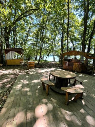 Hebergement insolite, Location Yourte au bord du lac de mielan - Camping - Miélan