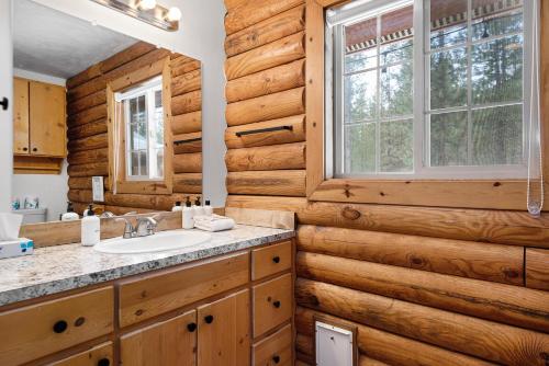 Pine Loop Log Cabin