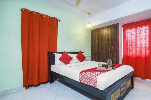 OYO Broholic Hotels Near Botanical Garden