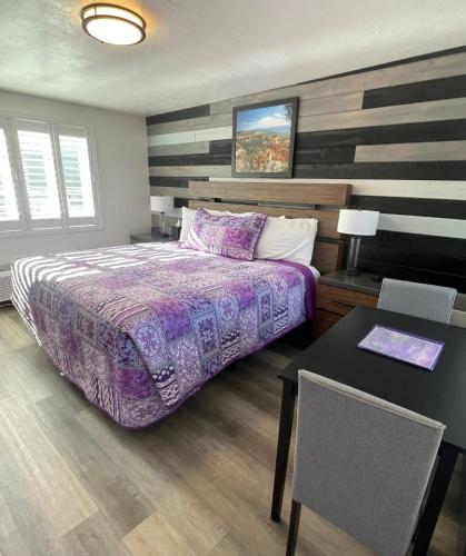 Purple Sage Motel - image 6