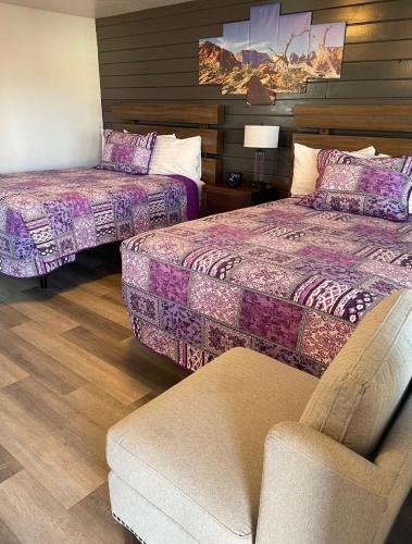 Purple Sage Motel - image 2