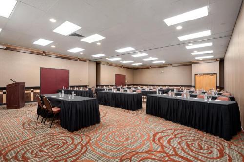 Ramada Plaza by Wyndham Gillette Conference Center - image 5