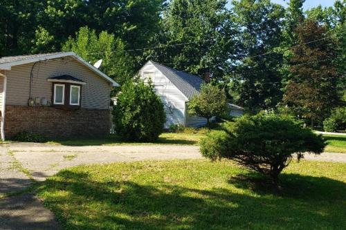 "Mentor Place" a 4 bedroom home in the heart of a lake community min away from lots activities in Mentor, USA