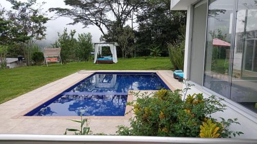 Quinta con piscina en la vega