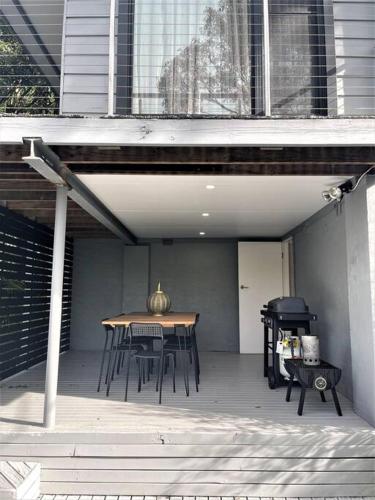 Hidden Nature's Retreat- BBQ, Greenery, Near Beaches in Merewether