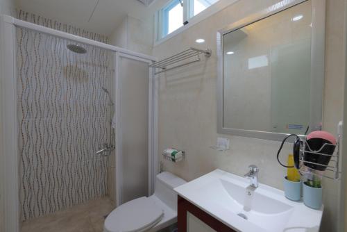 Double Room with Balcony image 10