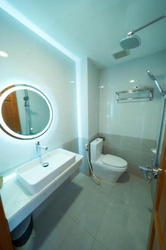 Bathroom, Lia House Grand World Phu Quoc - Sunny Venice Apartment near Vinwonders Phu Quoc