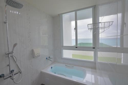 Quadruple Room with Sea View image 10
