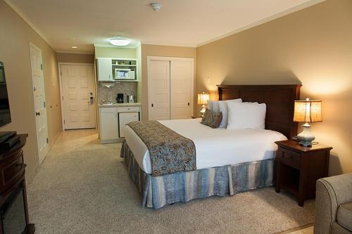 Inn at Spanish Head Resort Hotel - image 3