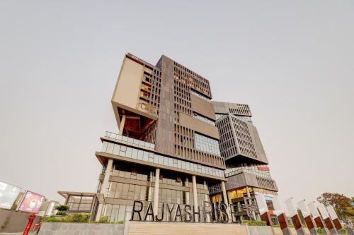 Super OYO Townhouse 190 Rajyash Rise