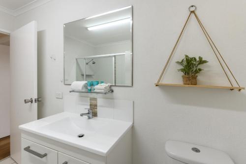 Superior Two-Bedroom Apartment image 6