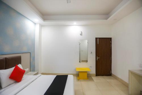 OYO Flagship Hotel Noida Residency Near ISKCON Temple Noida