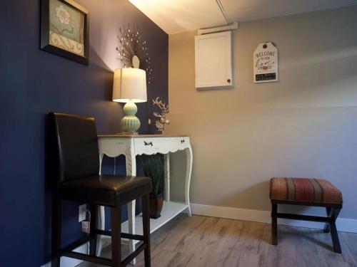Cheerful home close to downtown Kelowna in Kelowna, Canada