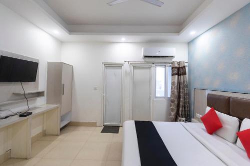 OYO Flagship Hotel Noida Residency Near ISKCON Temple Noida