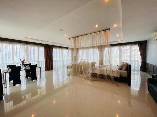 The Sand Beach Pattaya thumbnail 2