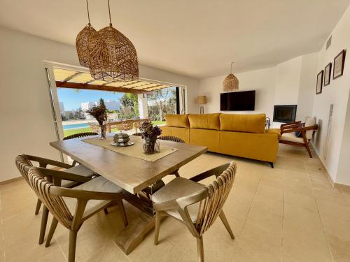  Roures 13 Villa con piscina privada y AC in Sant Lluis