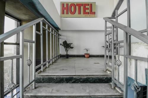 OYO Flagship 71156 Hotel Jaybee's