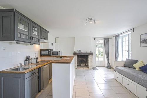kuchyně, Appartement de charme dans un château à 5 min d'Honfleur (Appartement de charme dans un chateau a 5 min d'Honfleur) in Gonneville Sur Honfleur