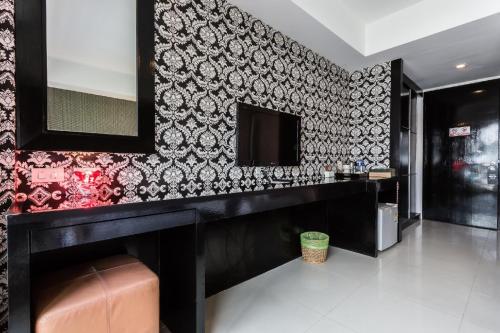 Superior Twin Room image 3