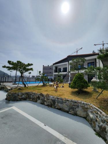 Seolli Resort Pension