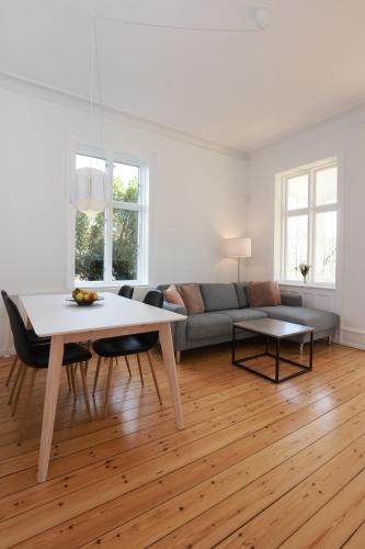  Scandi-Hygge Seaside House - only 10mins to Copenhagen in 2920 Charlottenlund
