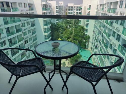 Balcony/terrace, Amazon Residence Luxurious 1-Bedroom Condominium near Boon Kanjanaraam Temple