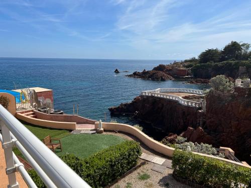 View, Appartement dans residence pieds dans l’eau in Le Trayas Superieur