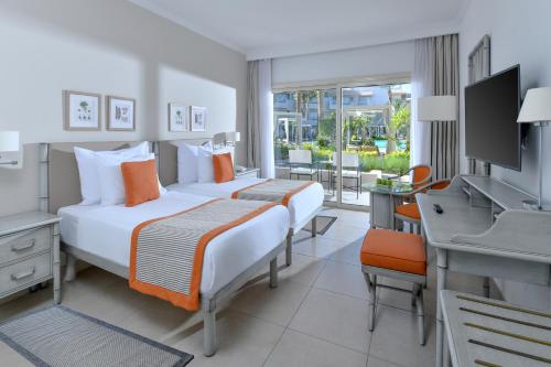 Superior, Queen or Twin Bed, Pool View image 2