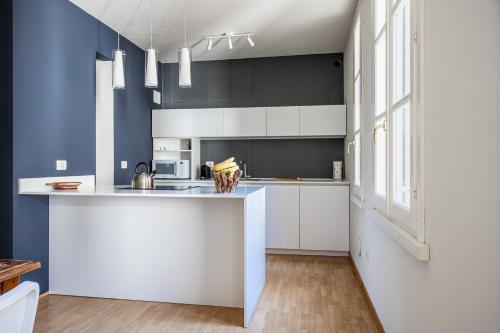 GuestHost - Officina7 Large, Parme