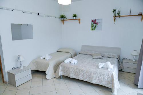 1 king bed, 1 twin bed