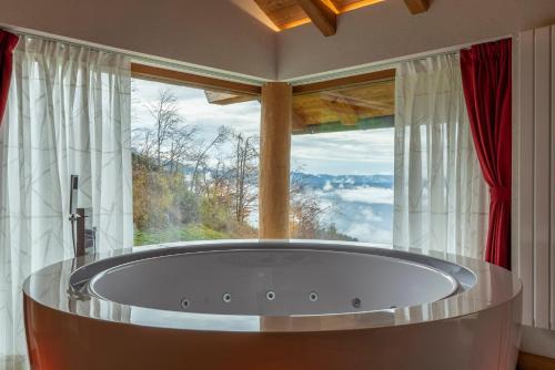 Karstais baseins, Casera Degnona in Chies d'Alpago