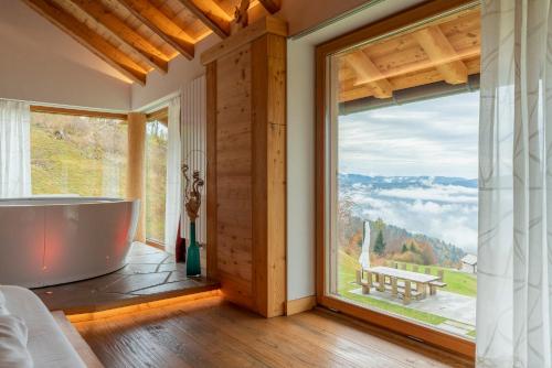Karstais baseins, Casera Degnona in Chies d'Alpago
