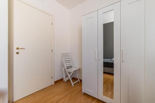GuestHost - Officina7 Large 5