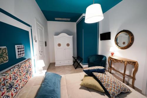 Standard Double Room image 3