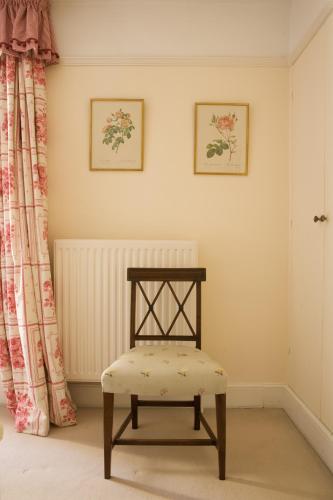 The Old Rectory, Kettlebaston - Tap to explore photos