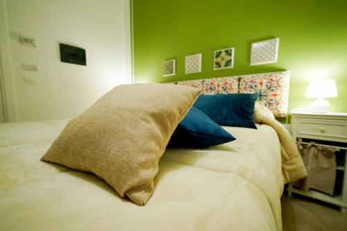 Standard Double Room image 9