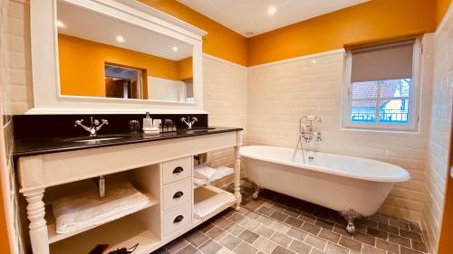 Badkamer, Auberge d'Inxent in Inxent