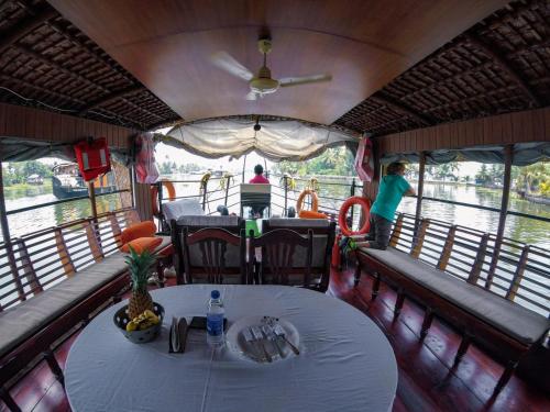 Suite with River View image 10